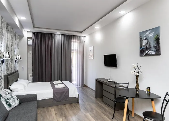 Golden Room Apartments 04