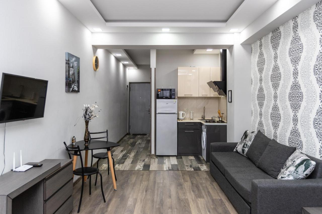 Apartament Golden 04 *